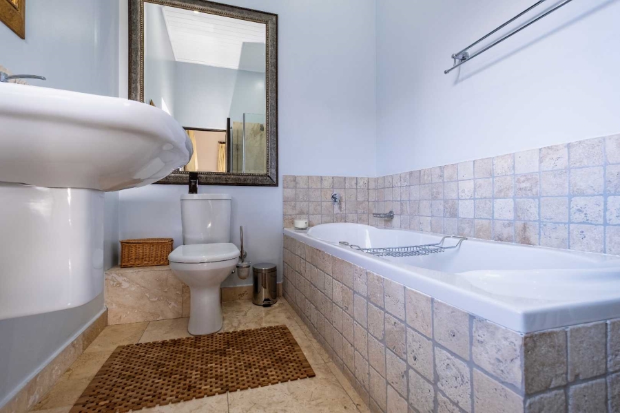 5 Bedroom Property for Sale in Oubaai Western Cape
